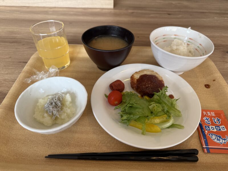 ノマドーミーの食堂で提供されたある日の朝食